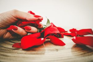 Little Red Dress: Moda i Inspiracje z Klasyczną Czerwoną Sukienką