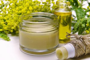 Przygotowanie skórek do manicure – jak ograniczyć uszkodzenia?