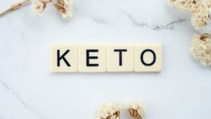 Dieta Keto: Przepisy, Porady i Pełny Przewodnik