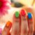 Manicure do opalonej skóry – kolory, które podkreślą karnację
